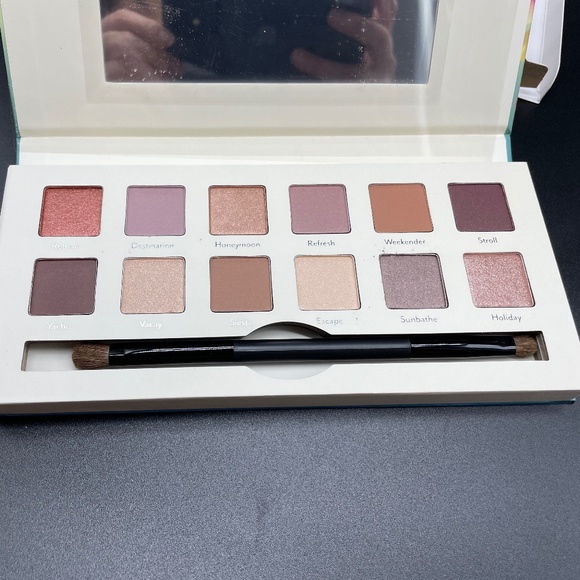 Cargo "Take Me Away!" 12 Pan Eye Shadow Palette W/Dual-Ended Brush 0.8g NIB - Picture 1 of 10